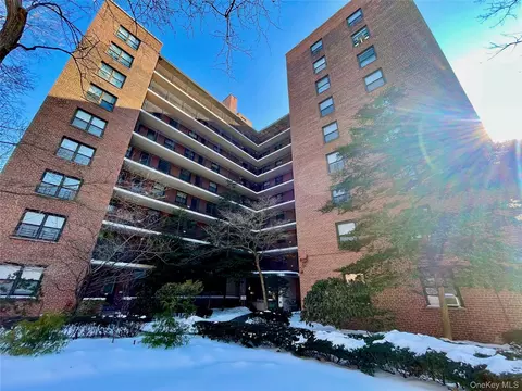 35-31 85 St #8L, Jackson Heights, NY 11372