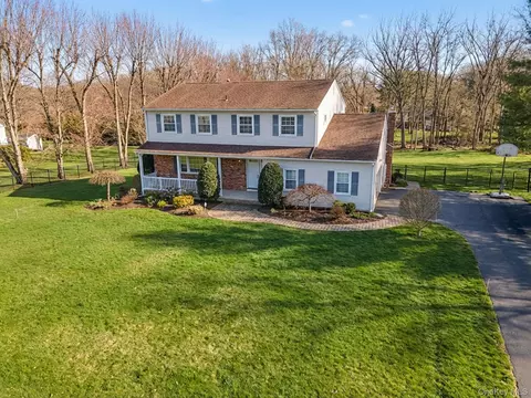 5 Seymour Dr, Clarkstown, NY 10956