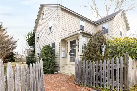 506 5th St, Greenport, NY 11944