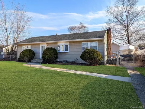 99 Wagon Ln, Centereach, NY 11720