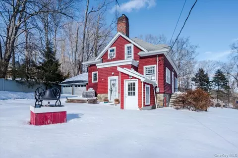 41 Plumbrook Rd, Katonah, NY 10536