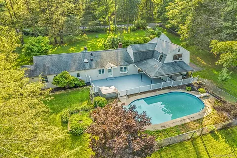 8 West Ln, Lewisboro, NY 10590