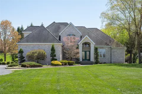 59 Wintergreen Pl, East Fishkill, NY 12533