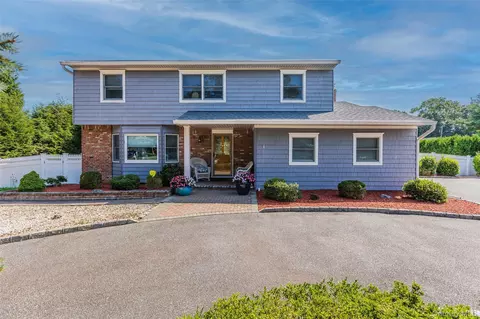 29 Lawrence Dr, Nesconset, NY 11767