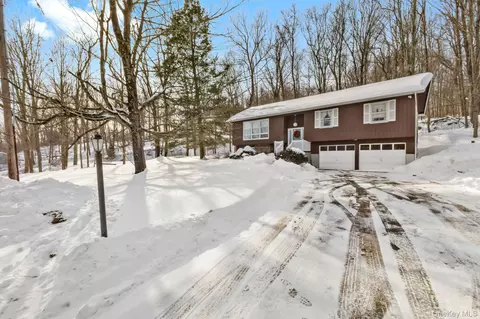 231 Church Rd, Putnam Valley, NY 10579