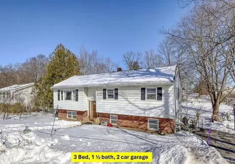 10 Collier Dr E, Carmel, NY 10512