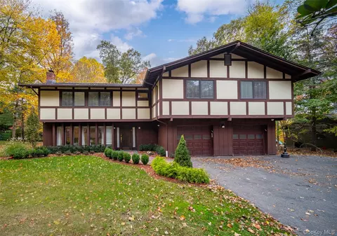 4 Ayr Ct, Ramapo, NY 10901