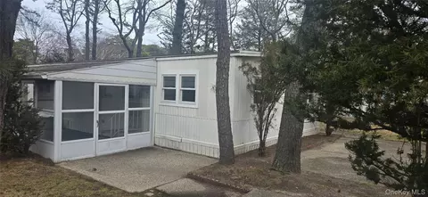 525 Riverleigh Ave UNIT 116, Riverhead, NY 11901