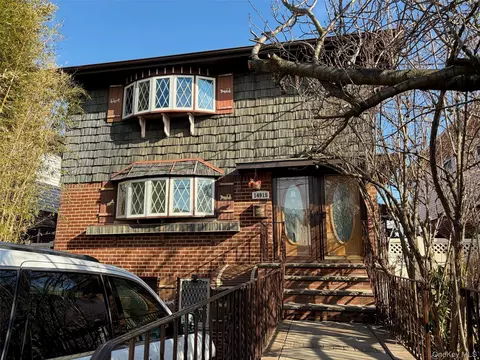 14915 80th St, New York, NY 11414