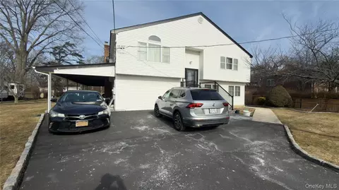 55 Parkway Ave, Amityville, NY 11701