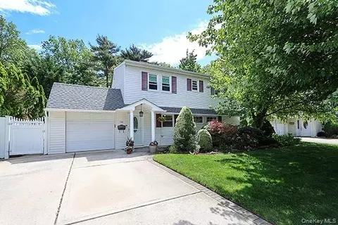 166 Choir Ln E, Westbury, NY 11590