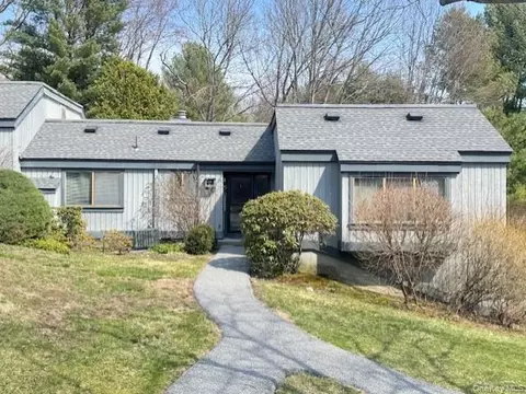 243 Heritage Hills Dr #B, Somers, NY 10589