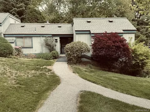 243 Heritage Hills Dr #B, Somers, NY 10589