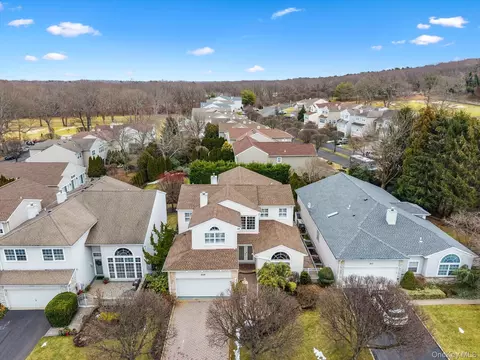209 Windwatch Dr, Hauppauge, NY 11788