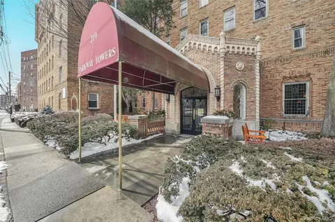 219 Bronx River Rd #4N, Yonkers, NY 10704