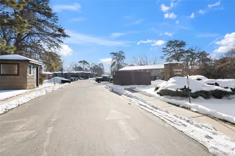 19 Newbrook #19, Bay Shore, NY 11706