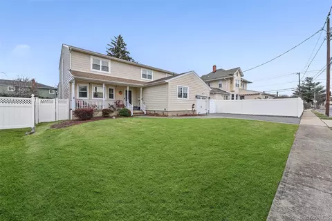 3993 Fulton Ave, Seaford, NY 11783