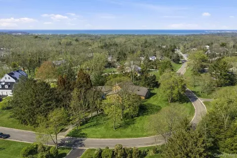 6 Cedarfield Ter, Saint James, NY 11780