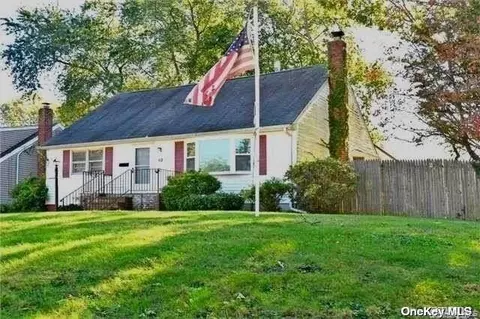 62 Murdock St, Huntington Station, NY 11746