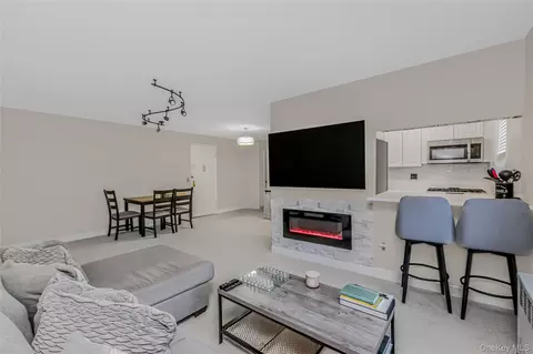 245 Rumsey Rd #5G, Yonkers, NY 10701