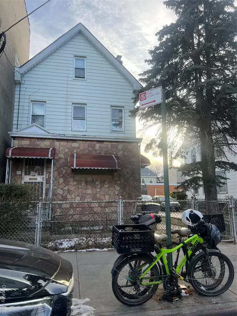 838 E 226th St, New York, NY 10466