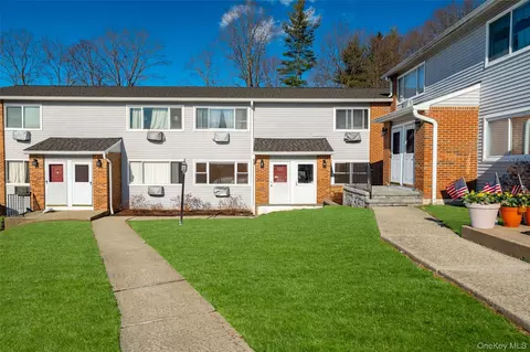 2740 South Rd #G11, Poughkeepsie, NY 12601