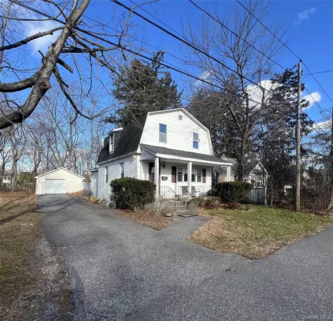 55 Waverly Ave, Smithtown, NY 11787