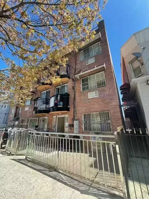 3741 98th St, New York, NY 11368