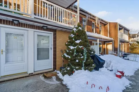 15 Artist Lake Dr, Middle Island, NY 11953