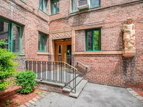 1503 Metropolitan Ave #4F, New York, NY 10462