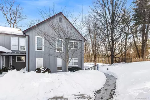7 Woods Brooke Ln #2, Yorktown, NY 10598
