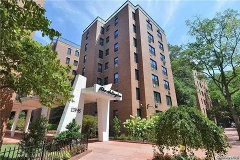 139-15 83rd Ave #431, New York, NY 11435