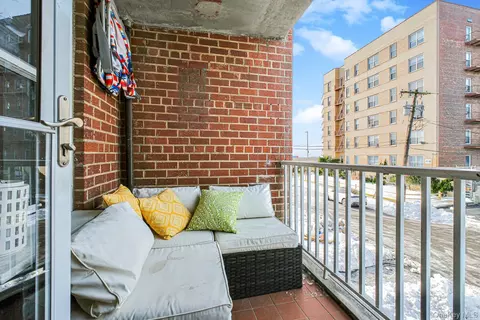 130 Beach 121st St #1G, Rockaway Park, NY 11694