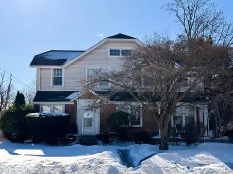 Exterior - 90 E Roe Blvd, Patchogue, NY 11772 photo 2 of 10