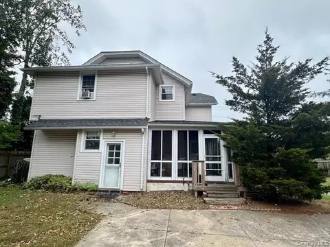Exterior - 90 E Roe Blvd, Patchogue, NY 11772 photo 4 of 10