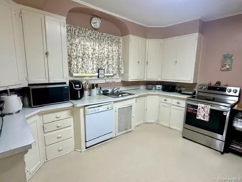Kitchen - 90 E Roe Blvd, Patchogue, NY 11772 photo 1 of 2