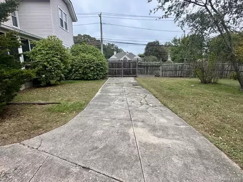 Exterior - 90 E Roe Blvd, Patchogue, NY 11772 photo 5 of 10