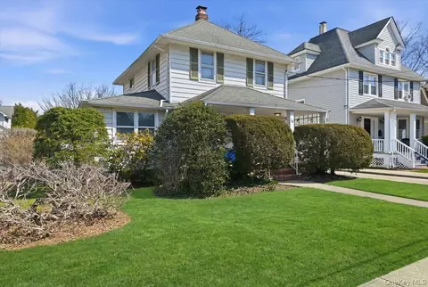 25 Raymond St, Rockville Centre, NY 11570