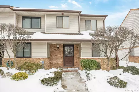 117 Laurel Ln, Wantagh, NY 11793
