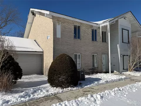 1 Redwood Ct #1, Coram, NY 11727