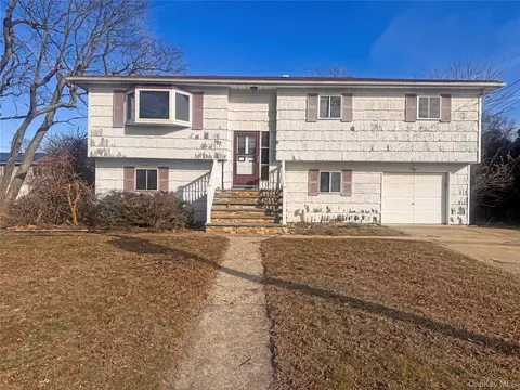 192 Ferraris St, Copiague, NY 11726