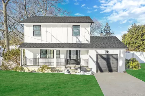 39 E Lyons St, Melville, NY 11747