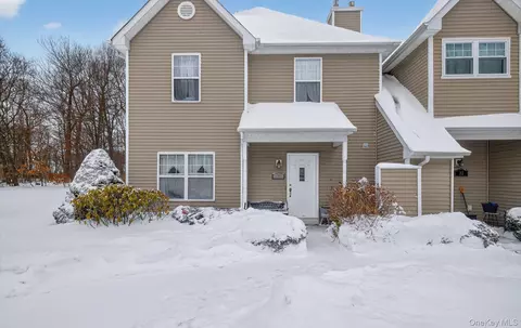 31 Daremy Cir, Medford, NY 11763