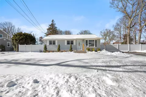 144 Avenue A, Holbrook, NY 11741