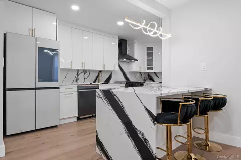 11445 207th St, New York, NY 11411