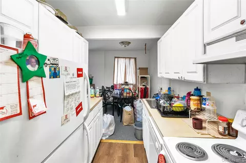 Kitchen - 263 River Ave #16AU, Patchogue, NY 11772 photo 1 of 1