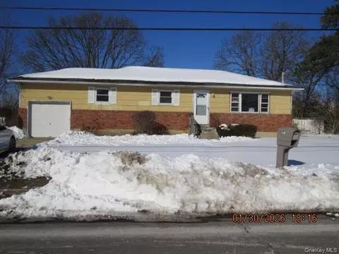 334 Robbins St, Lindenhurst, NY 11757