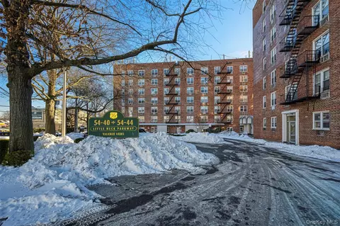 54-40 Little Neck Pkwy #6G, New York, NY 11362