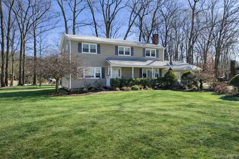 22 Palisades Ct, Pomona, NY 10970