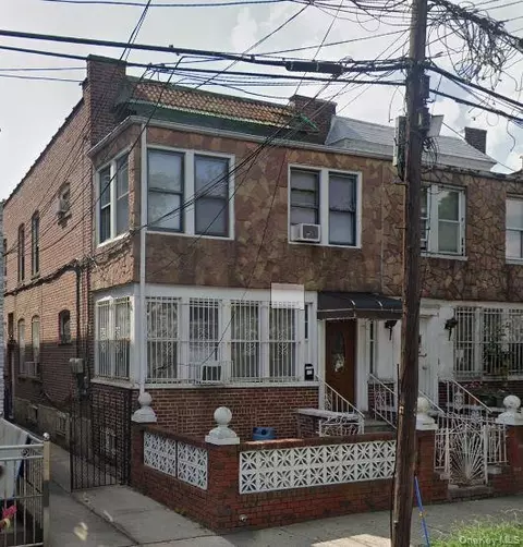 3748 92nd St, New York, NY 11372